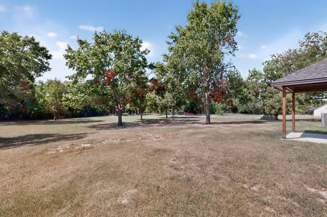 1069 Hereford Drive, Springtown, TX 76082