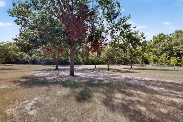 1069 Hereford Drive, Springtown, TX 76082
