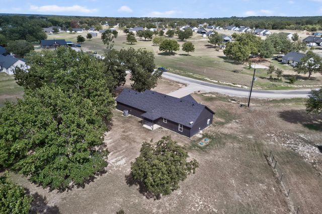 1069 Hereford Drive, Springtown, TX 76082