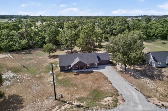 1069 Hereford Drive, Springtown, TX 76082