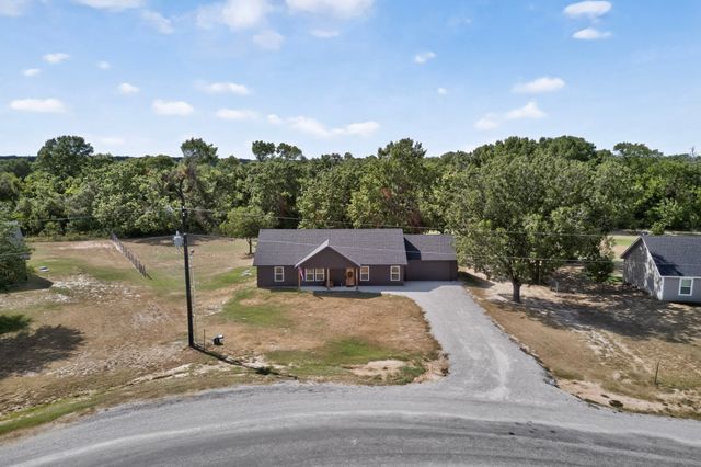 1069 Hereford Drive, Springtown, TX 76082