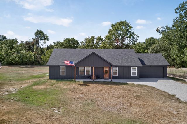 1069 Hereford Drive, Springtown, TX 76082