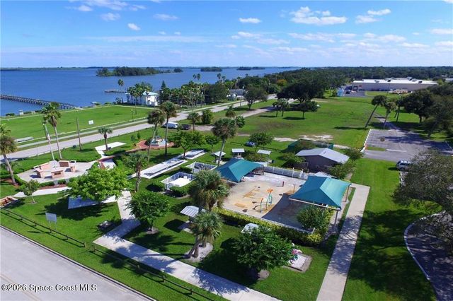 426 Lanfair Avenue, Sebastian, FL 32958