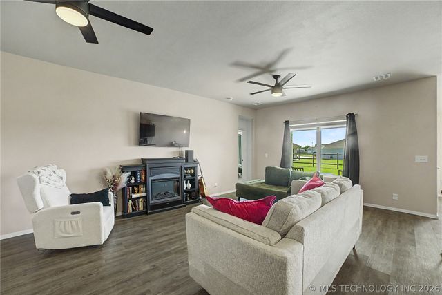 14209 N 75th East Avenue, Collinsville, OK 74021