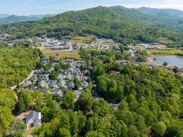 419 Long View Circle, Hiawassee, GA 30546