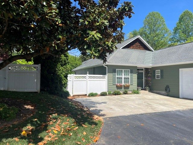 419 Long View Circle, Hiawassee, GA 30546