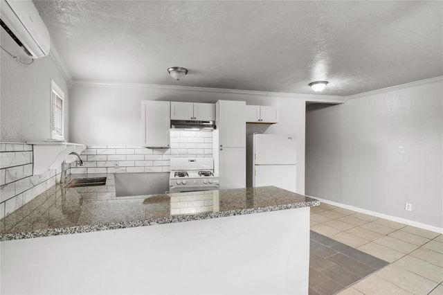 4811 Oakland Street 2, Houston, TX 77023