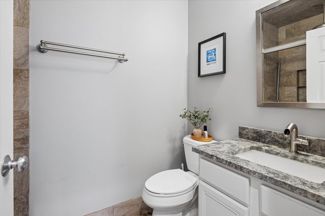 1400 W BYRON Street 2E, Chicago, IL 60613