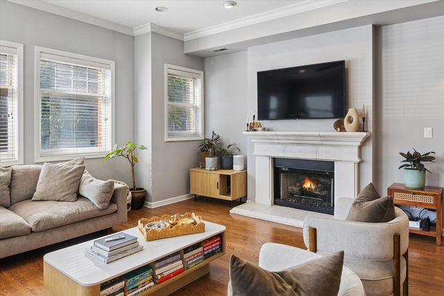 1400 W BYRON Street 2E, Chicago, IL 60613