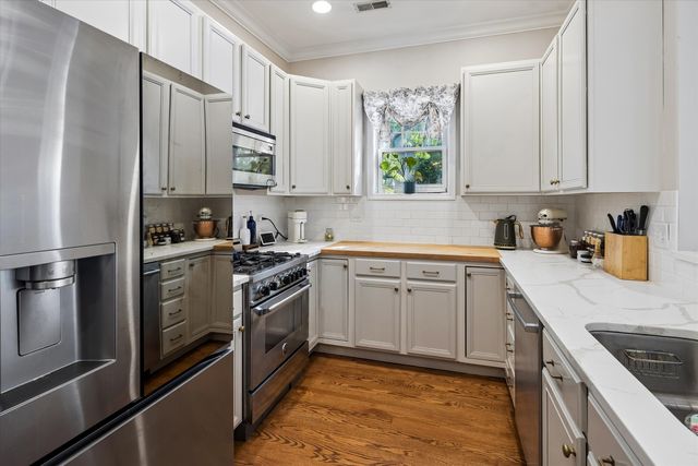 1400 W BYRON Street 2E, Chicago, IL 60613