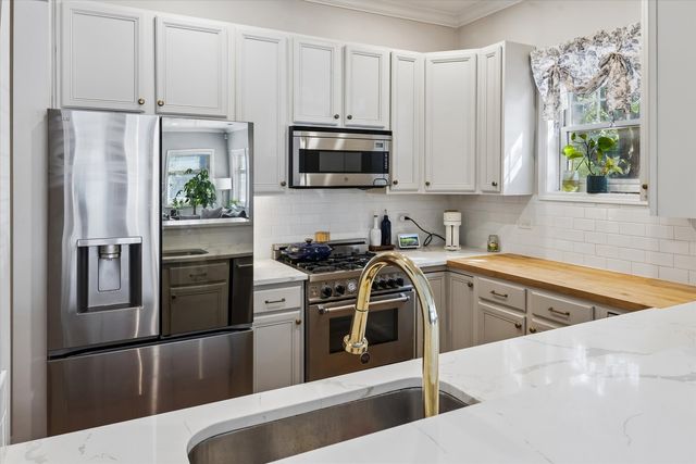 1400 W BYRON Street 2E, Chicago, IL 60613