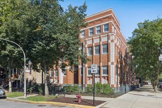 1400 W BYRON Street 2E, Chicago, IL 60613