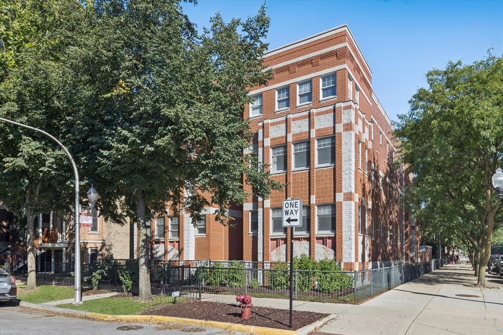 1400 W BYRON Street 2E, Chicago, IL 60613