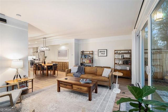 1649 OVERLOOK, Atlanta, GA 30318