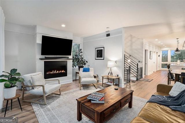 1649 OVERLOOK, Atlanta, GA 30318