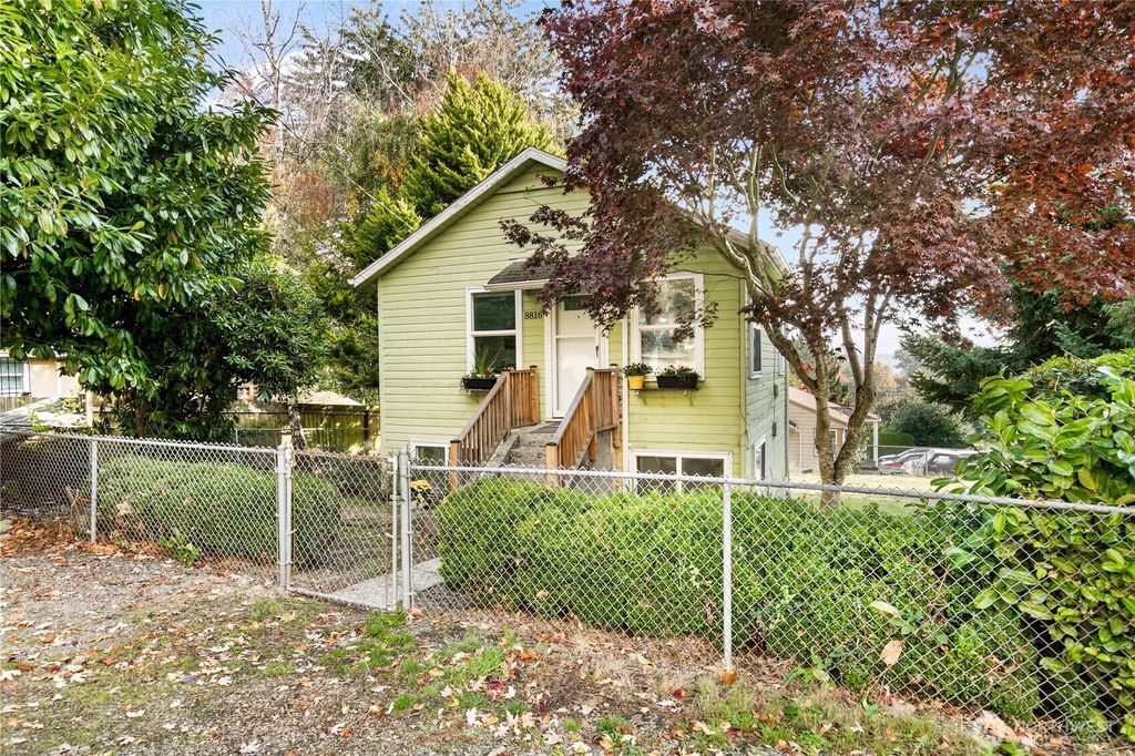 8816 12th Avenue S, Seattle, WA 98108