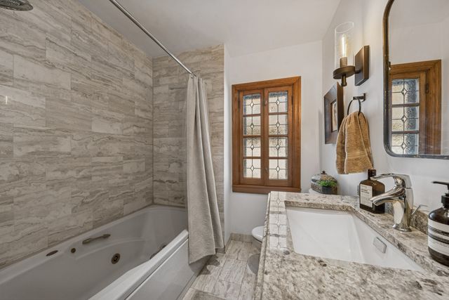 800 N Oak Park Avenue, Oak Park, IL 60302