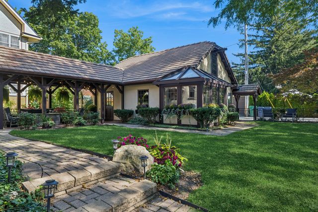 800 N Oak Park Avenue, Oak Park, IL 60302