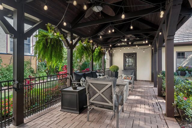 800 N Oak Park Avenue, Oak Park, IL 60302