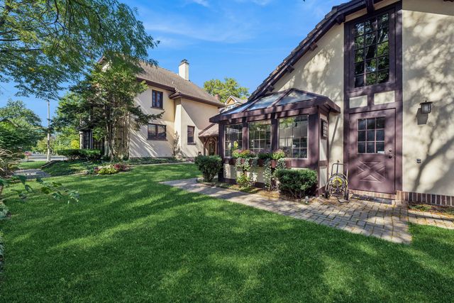 800 N Oak Park Avenue, Oak Park, IL 60302