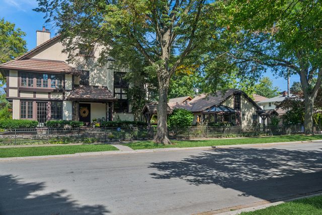 800 N Oak Park Avenue, Oak Park, IL 60302