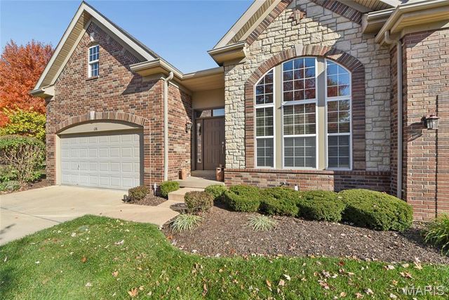 128 Kendall Bluff Court, Chesterfield, MO 63017