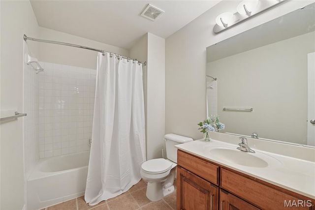 128 Kendall Bluff Court, Chesterfield, MO 63017