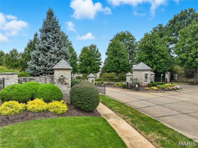 128 Kendall Bluff Court, Chesterfield, MO 63017