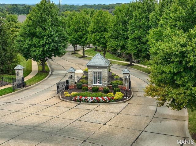 128 Kendall Bluff Court, Chesterfield, MO 63017