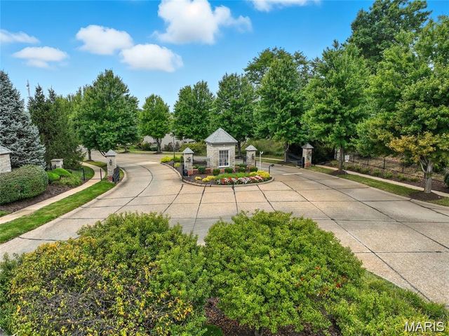 128 Kendall Bluff Court, Chesterfield, MO 63017