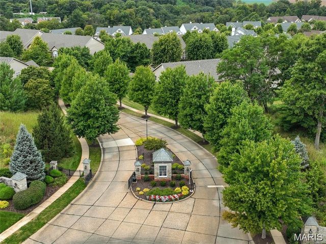 128 Kendall Bluff Court, Chesterfield, MO 63017