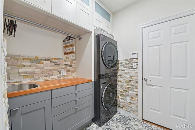 128 Kendall Bluff Court, Chesterfield, MO 63017