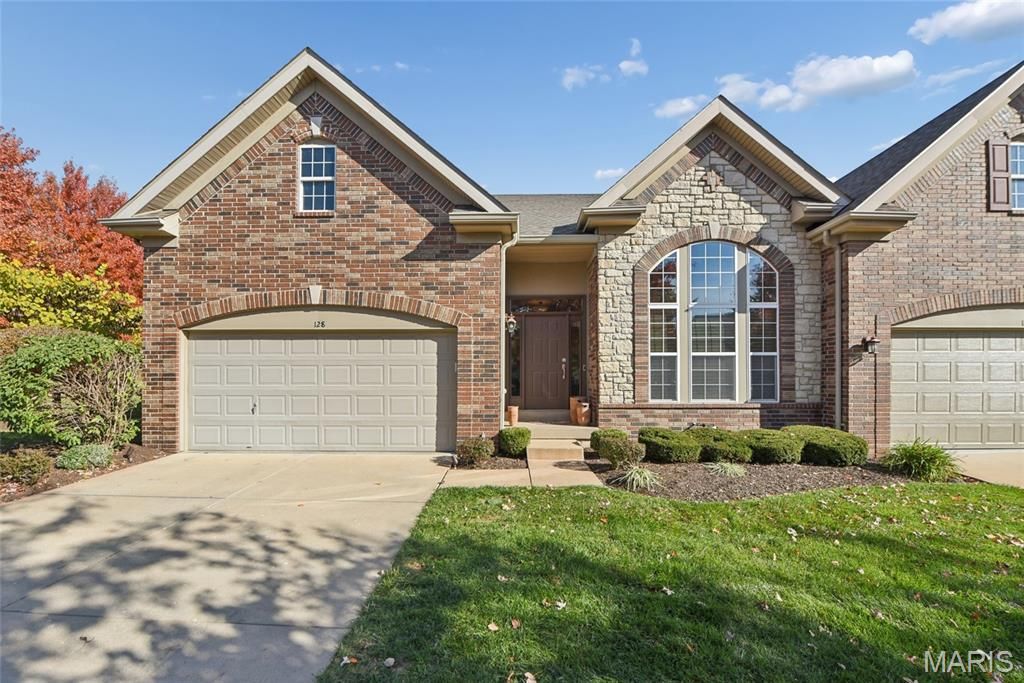 128 Kendall Bluff Court, Chesterfield, MO 63017