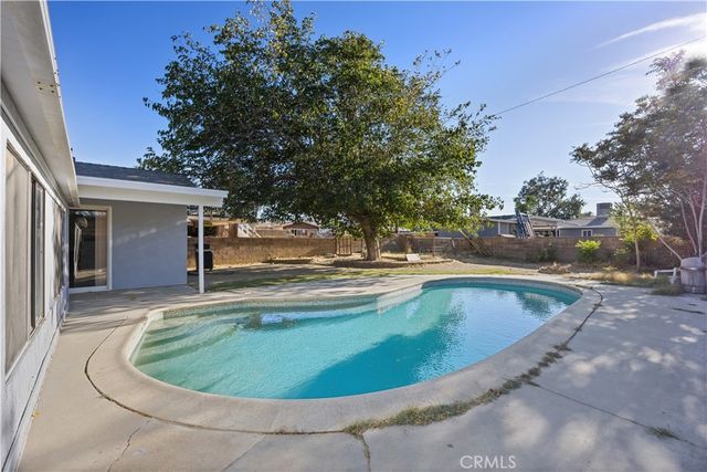 1058 E Avenue R2, Palmdale, CA 93550