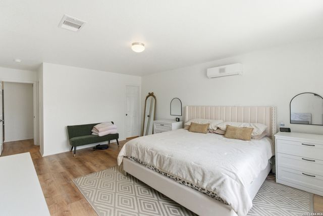8822 N Mesa Vista, San Antonio, TX 78224