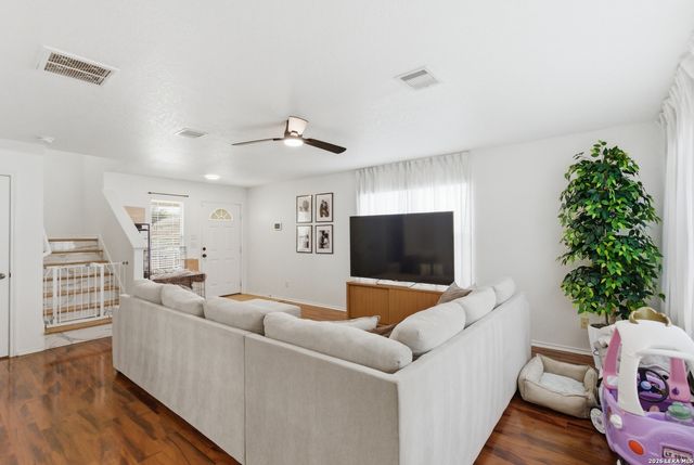 8822 N Mesa Vista, San Antonio, TX 78224