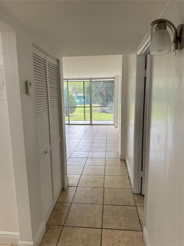 115 ROYAL PARK Drive 1F, Oakland Park, FL 33309