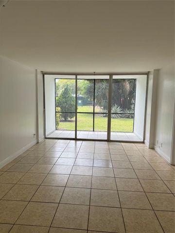 115 ROYAL PARK Drive 1F, Oakland Park, FL 33309