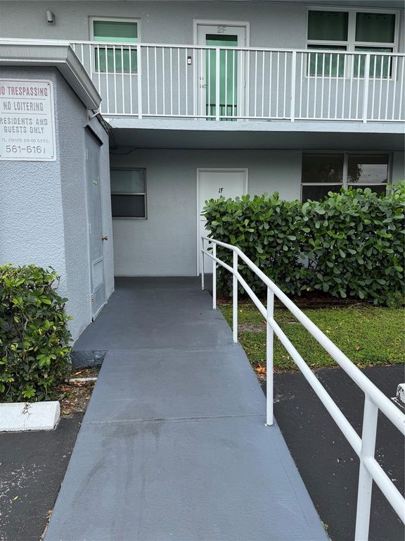 115 ROYAL PARK Drive 1F, Oakland Park, FL 33309