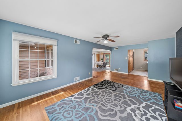 30W044 Bruce Lane, Naperville, IL 60563