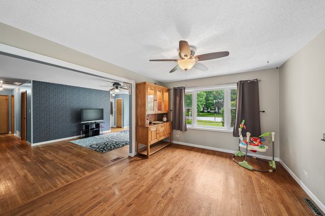 30W044 Bruce Lane, Naperville, IL 60563