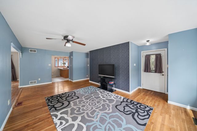 30W044 Bruce Lane, Naperville, IL 60563