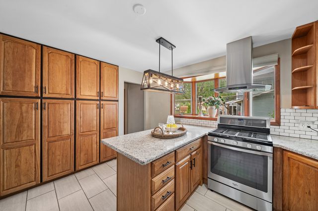 30W044 Bruce Lane, Naperville, IL 60563