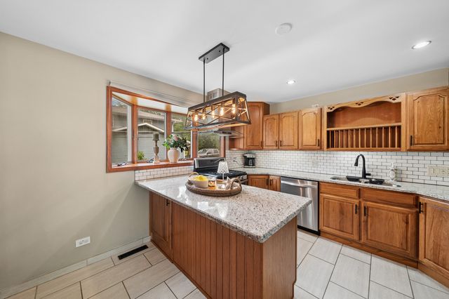 30W044 Bruce Lane, Naperville, IL 60563