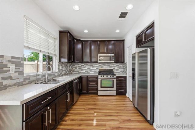 10294 Scripps Poway Pkwy 5, San Diego, CA 92131