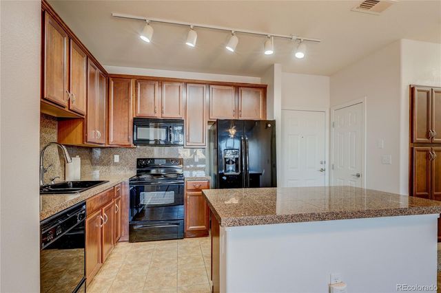 8489 Canyon Rim Circle 207, Englewood, CO 80112