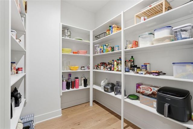 16872 W 164th Terrace, Olathe, KS 66062