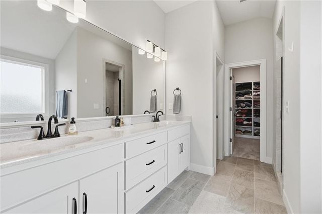 16872 W 164th Terrace, Olathe, KS 66062