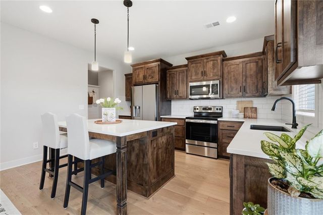 16872 W 164th Terrace, Olathe, KS 66062