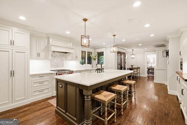 2563 Fairoaks Road, Decatur, GA 30033